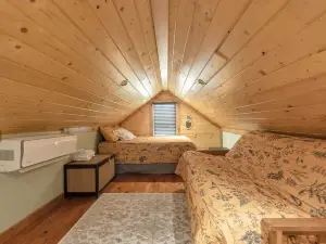 New River Access and Hot Tub - Charming Mountain Retreat