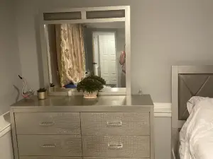 single family house with 5 bathroom 3 bathroom Livingroom family room