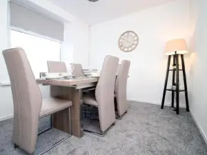Very Special Home in Rhondda Valley Herbert House by StayStaycations