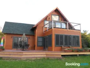 Breathtaking New Premier Lake Champlain Waterfront Escape!