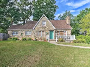 Charming Winston-Salem Home ~ 5 Mi to Dtwn!
