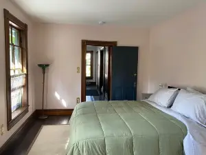 Victorian Guest Suite in heart of the Village