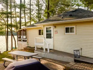 Cottage House on Little Hills Lake; Beach, Pier, Kayaks, Paddleboards & more