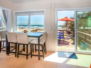 Amazing Oceanside Cottage w Private Beach Lot