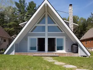 The Winfish House- Steps From Sandy White Beach!!