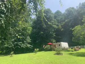 Creekside Glamping Escape!
