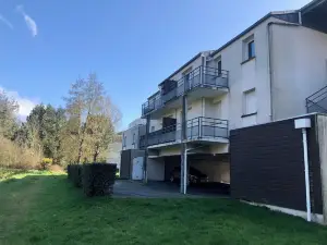 Appartement au calme dans un espace vert, proximité centre ville