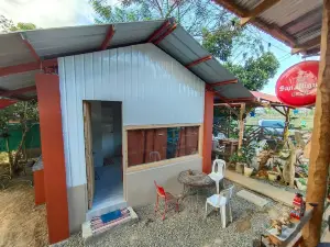 Red's Cafè & Resto- Glass Cabin