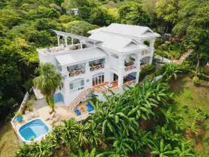 Blue Roatan Resort