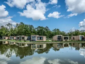 Modern Lodge with Two Bathrooms Within Green Surroundings