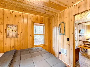 Tranquil & serene cabin getaway w/ large patio, fire pit, & lovely nature views