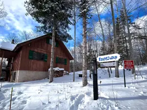 Rendezvous Cabin ~ A/C & Ensuite Sauna & More!