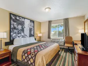 Super 8 by Wyndham Mt. Pleasant