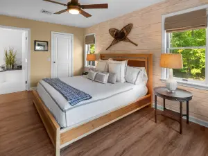Lakeview Lodge|Hot Tub|9 Beds|Pet Friendly|Dock Slip|Lake Views|
