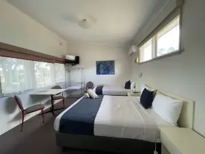 The Highlander Motel - 24HR Check IN
