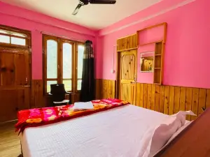 Snow and field view Homestay