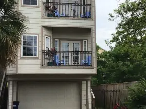 Boardwalk Home One Block to Kemah Activities