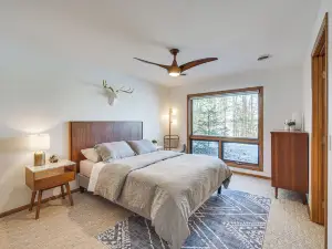 Boat Dock, Full Gym: Waterfront Nelson Lake Gem!