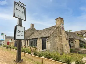 โรงแรมดยุกออฟมาร์ลบอร็อ