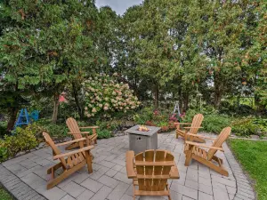 Airy Cottage Close to Rock Lake w/ Fire Pit!