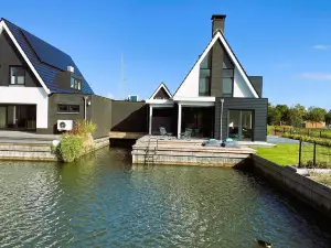 Peaceful Villa on the Water in Stavoren