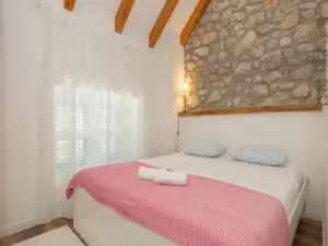 Adorable holiday home with swimming pool