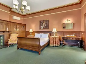 Clifton Motel & Grittleton Lodge