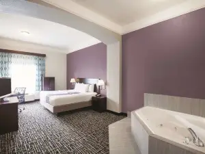 La Quinta Inn & Suites by Wyndham Mansfield TX