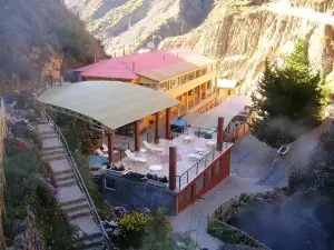 Hotel Gloria Urmiri