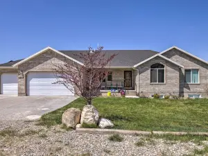 Serene Sterling Getaway, Near Palisade State Park!