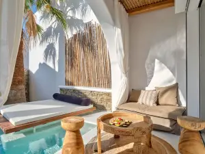 Zefi Hotel & Suites