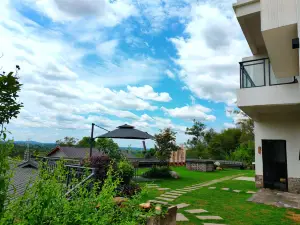 Lizhuang Half-Acre Blossom Field Homestay