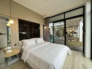 Villa Istana Bunga Amethyst V-89 5 Bedroom With Private Pool and Karaoke Set