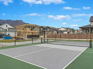 Clean and Modern 2-bedroom Apartment in beautiful Mountain Green