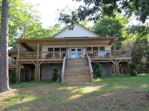 Waterfront, Main Lake, Great fishing, Fast Internet, Close to Marina