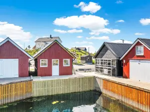 person holiday home in Bud