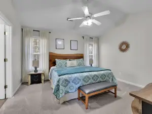 Location, Location! Minutes away from Mall of GA!