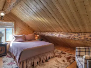 Scenic Deck and Woodstove with Stunning Views - Charming Rustic Getaway