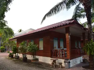 บ้านกรูดรีสอร์ท