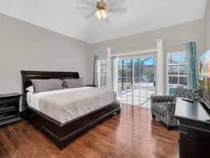 Great home with a very large pool to enjoy with the whole family.