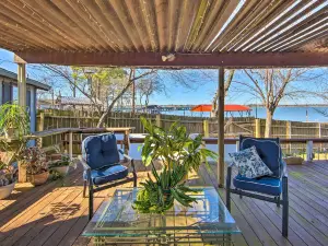 Waterfront Gun Barrel City Cottage with Views!