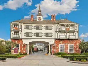 アナハイム キャメロット イン & スイーツ