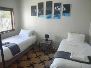 Avalon Blue @ Derby - *Blue Derby Endorsed*