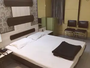 Goroomgo Pat Village Inn Indore
