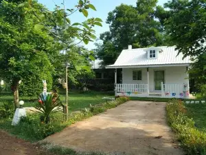 Benjamas Resort
