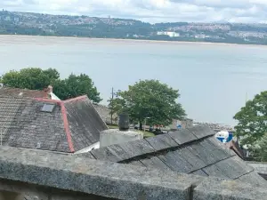 Fishermen's Cottage with Log Burner, 2 Bathrooms & Sea Views from Garden Terraces