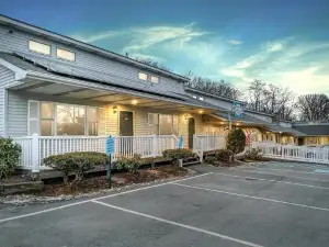 East Shore Lodging