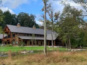 Lakewood Park Campground - Luxury Cabin