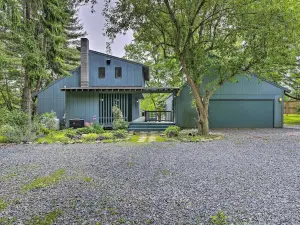Hudson Valley Home w/ Lake Views & Kayaks