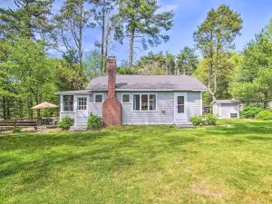 Peaceful Long Pond Cottage w/ Dock & Views